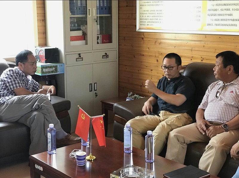 杭州农科院专家指导草莓种植